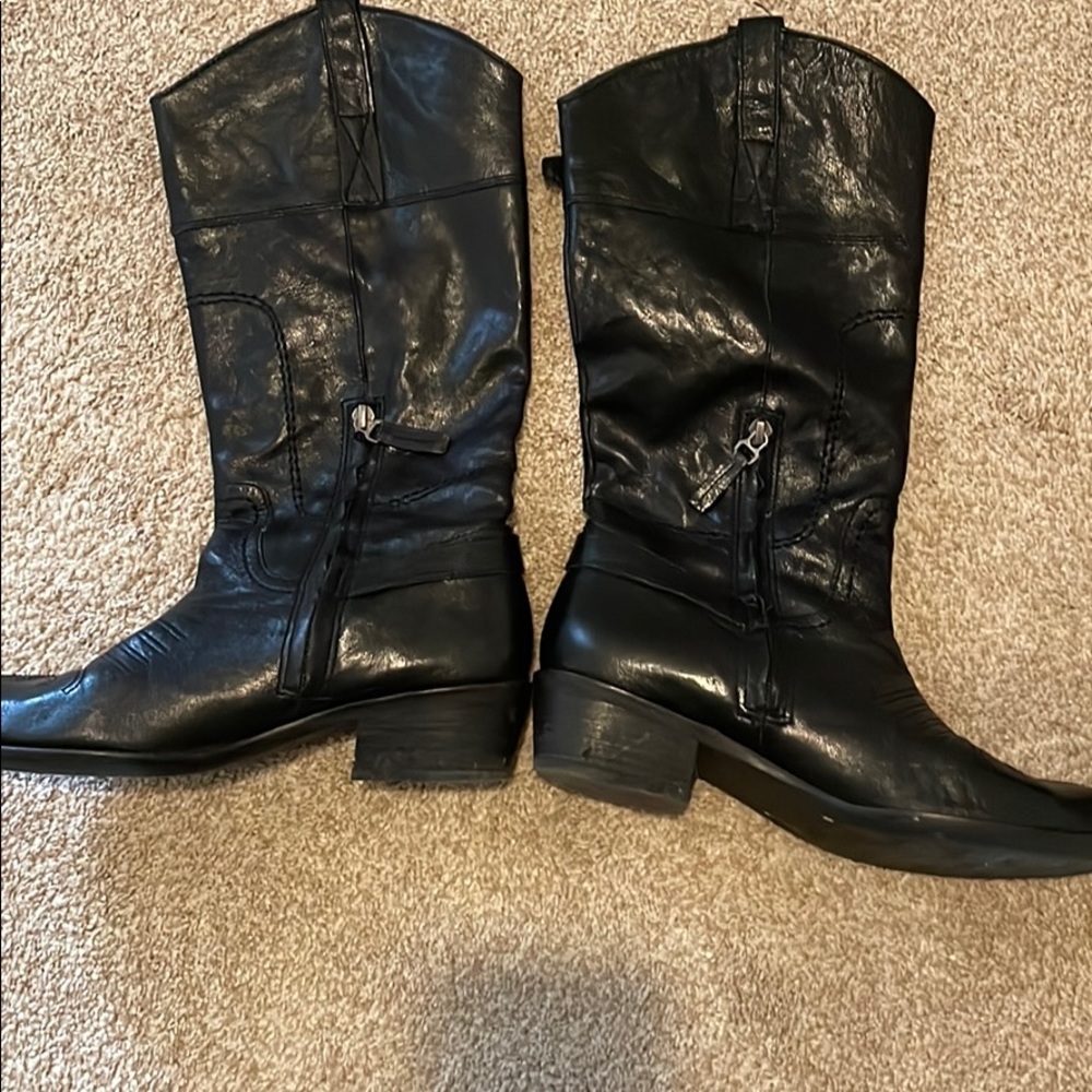 Boots - Picture 3 of 5